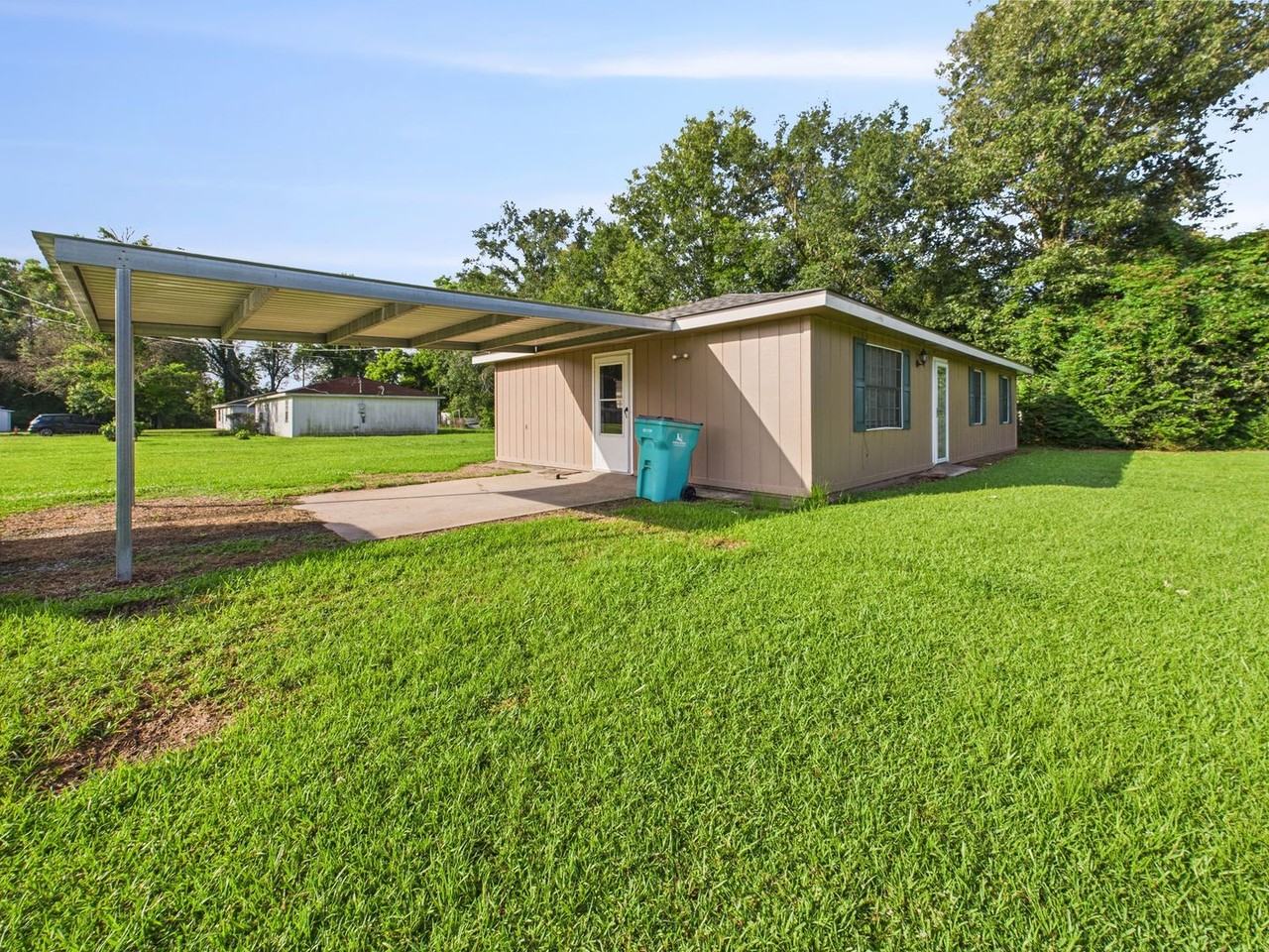 134 Midway Ln - Photo 2 of 12