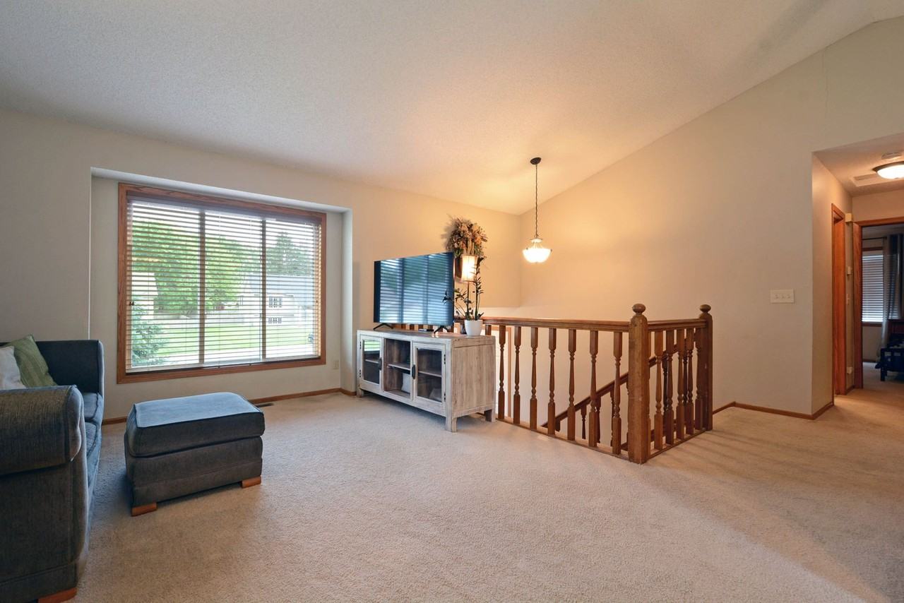 1613 Boardwalk - Photo 5 of 24