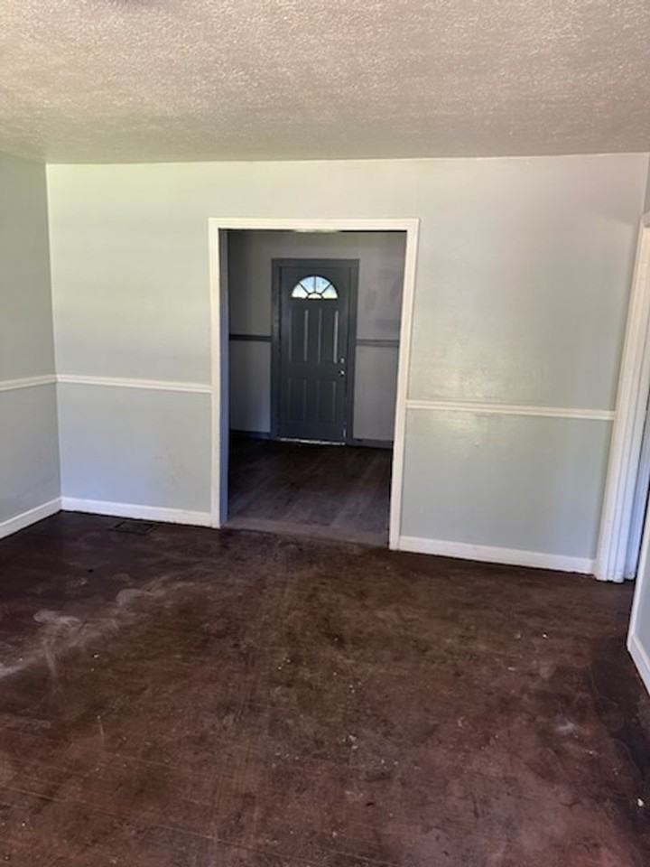 2051 Carolyn Ln - Photo 3 of 8