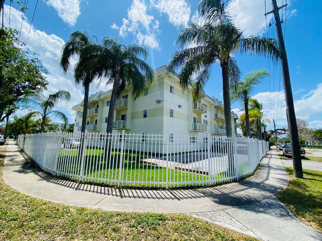 12890 Ne 8th Ave - Photo 3 of 16