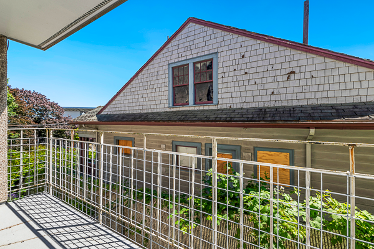 Whitman Apartments - Photo 2 of 6