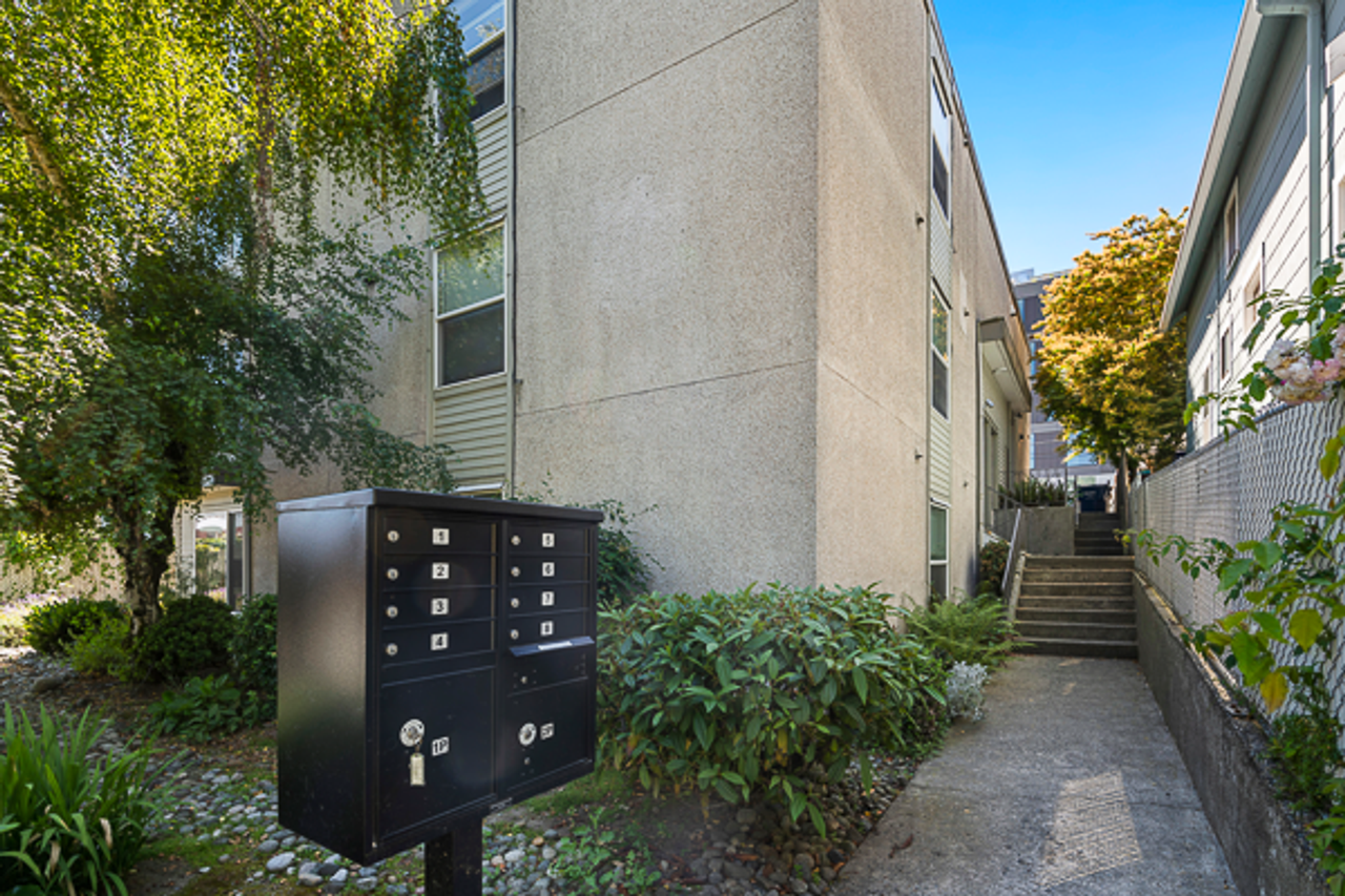 Whitman Apartments - Photo 5 of 6