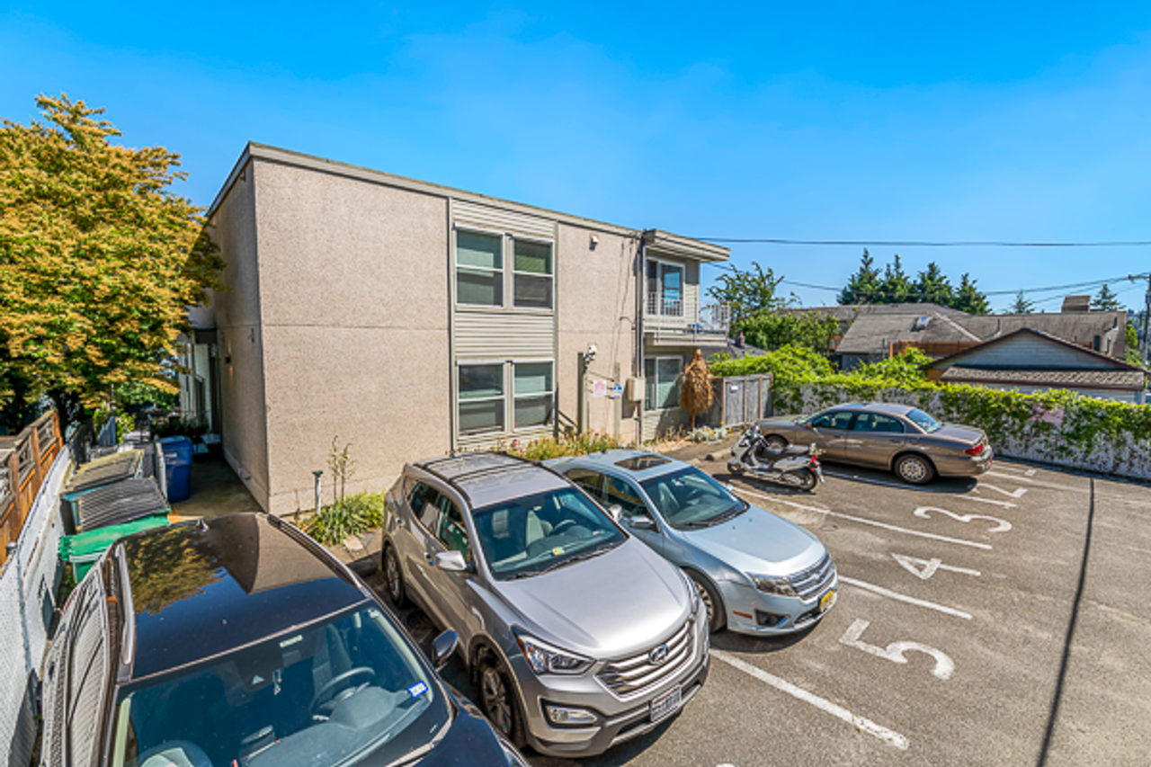 Whitman Apartments - Photo 6 of 6
