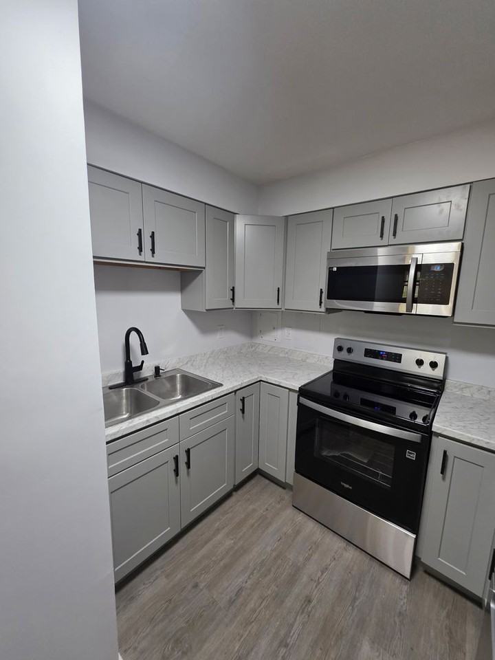 Riverside Apartments MA LLC - Photo 7 of 17