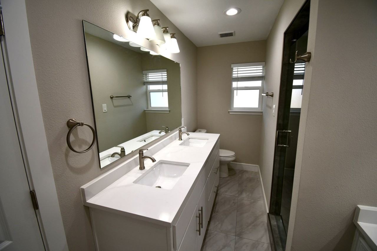 213 E Scotland Dr - Photo 2 of 26
