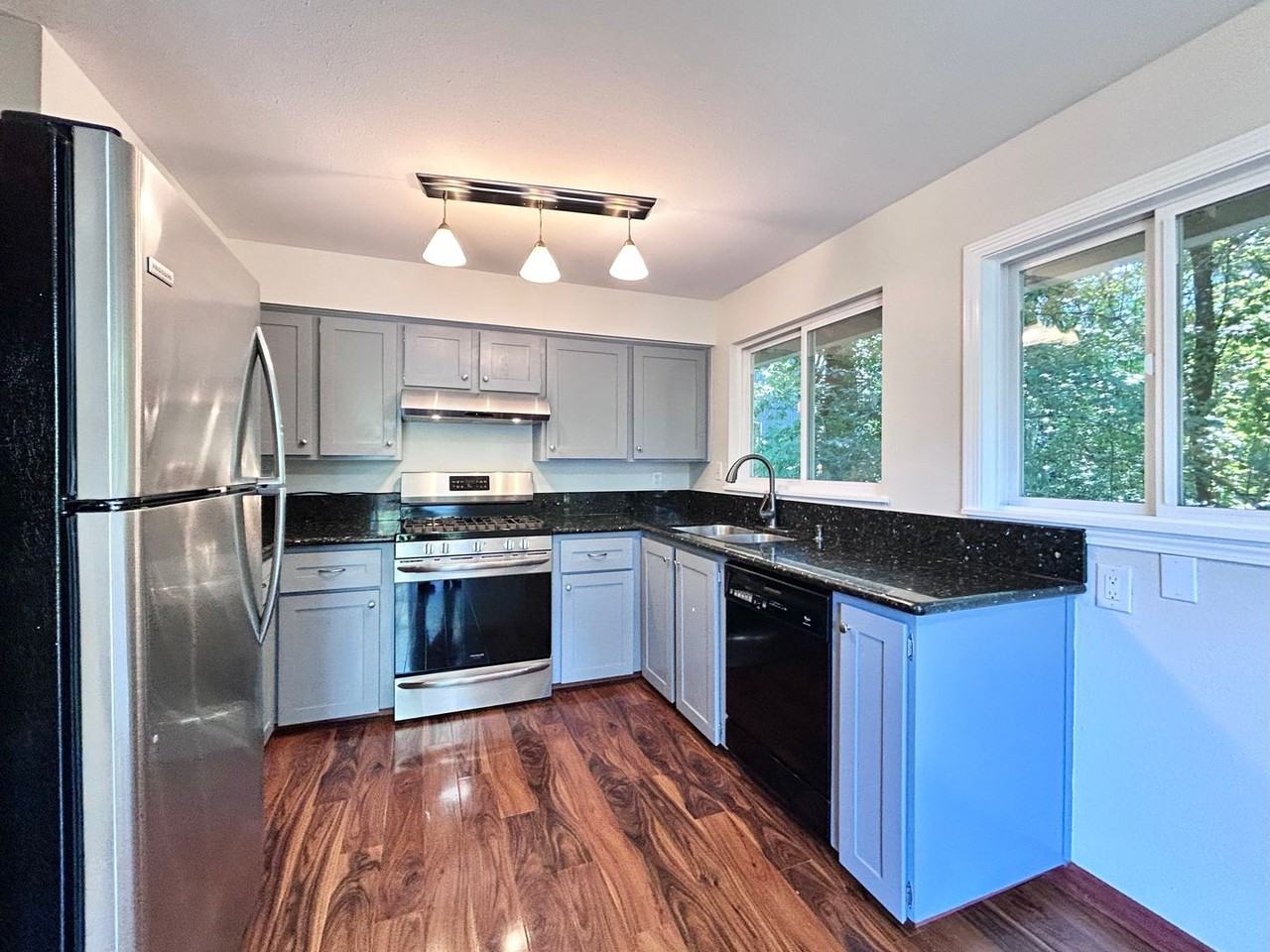 5028 Sw Baird St - Photo 2 of 45