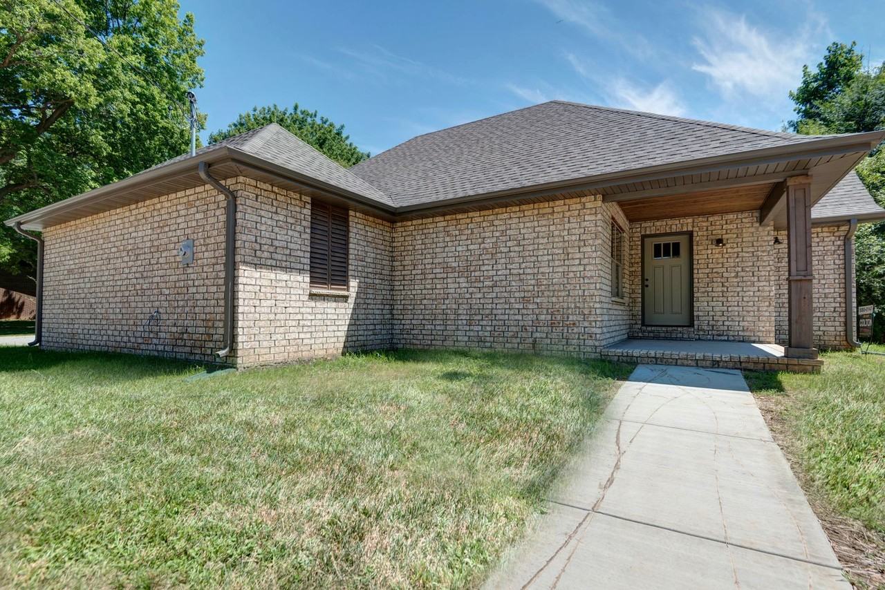 1648 S Jefferson Ave - Photo 3 of 25