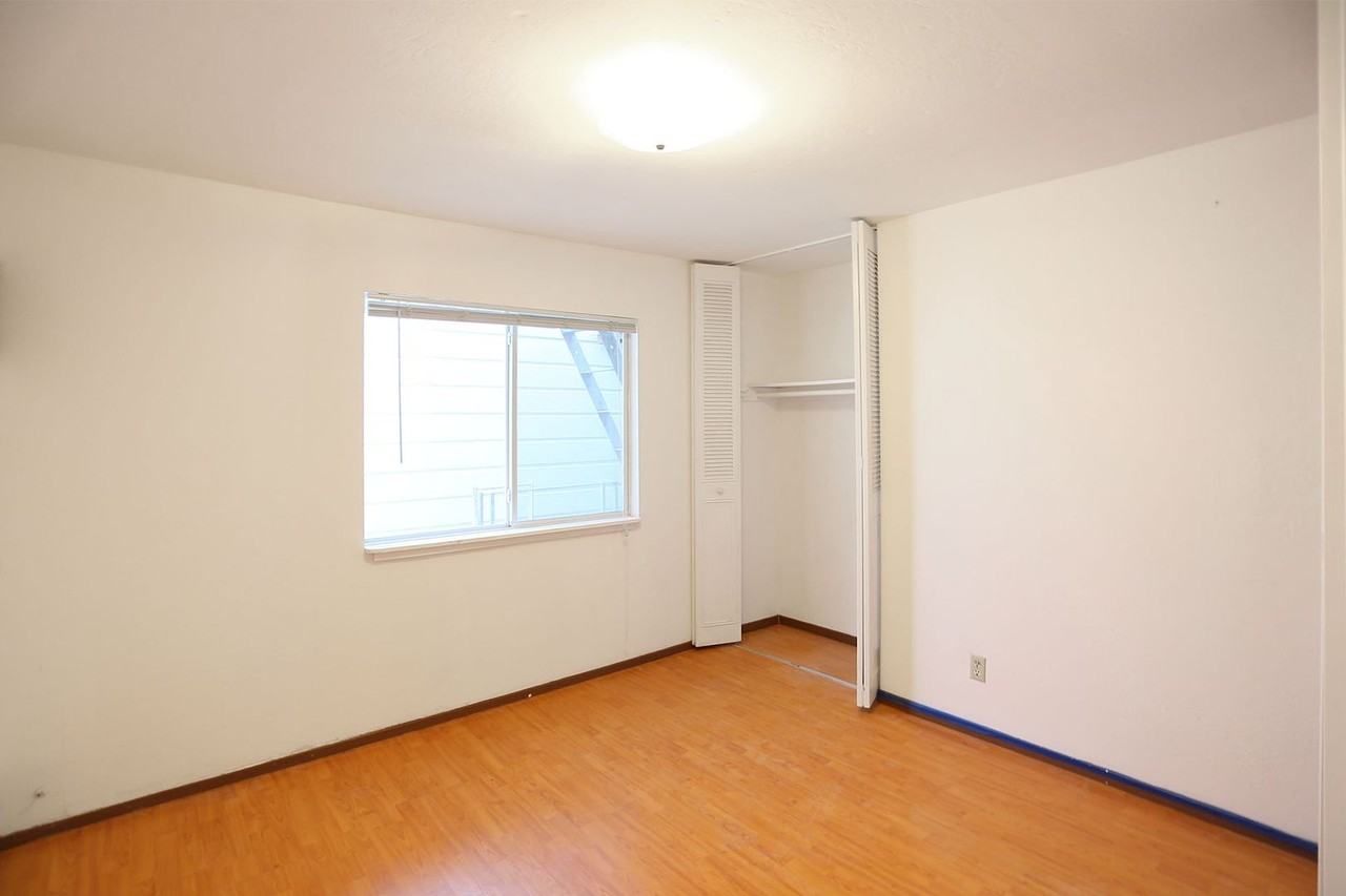 226 10th Ave - Photo 3 of 11