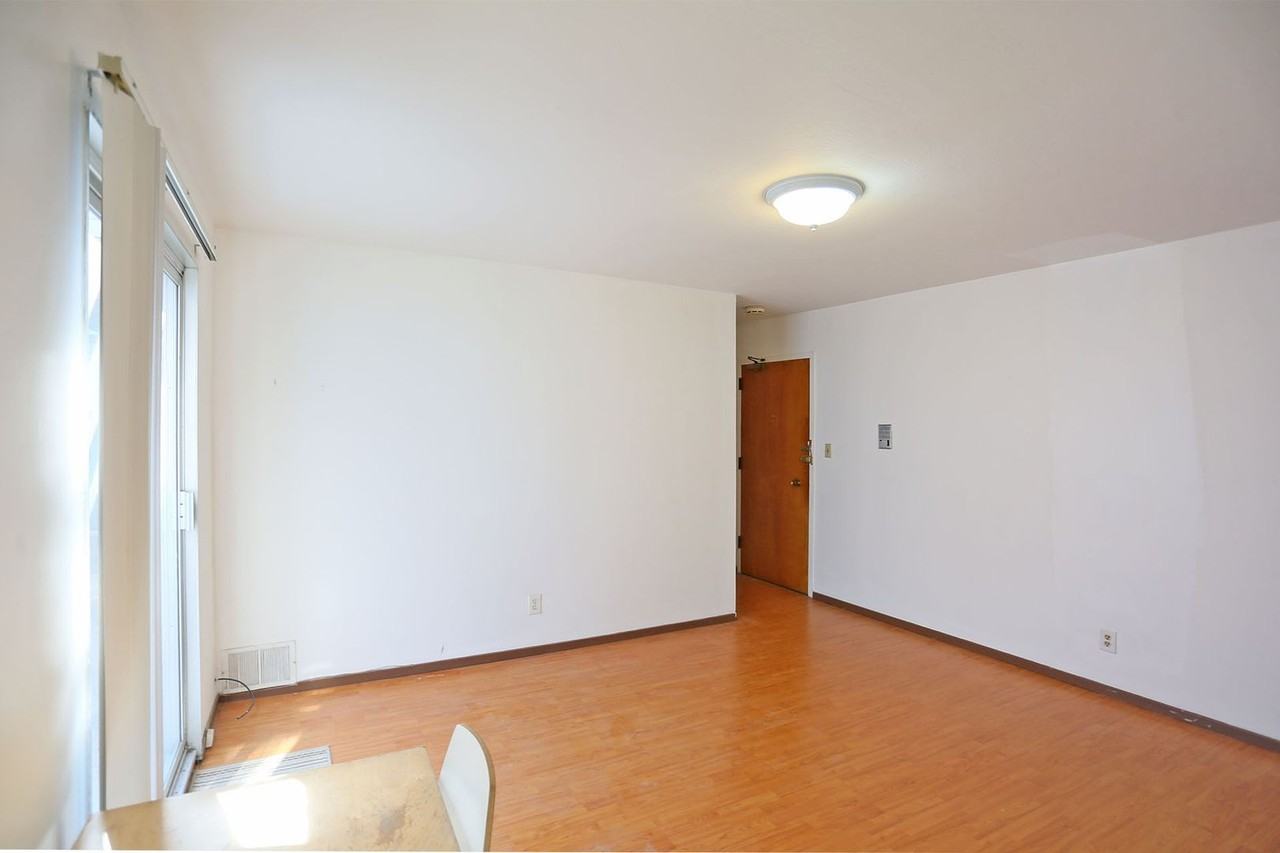 226 10th Ave - Photo 4 of 11