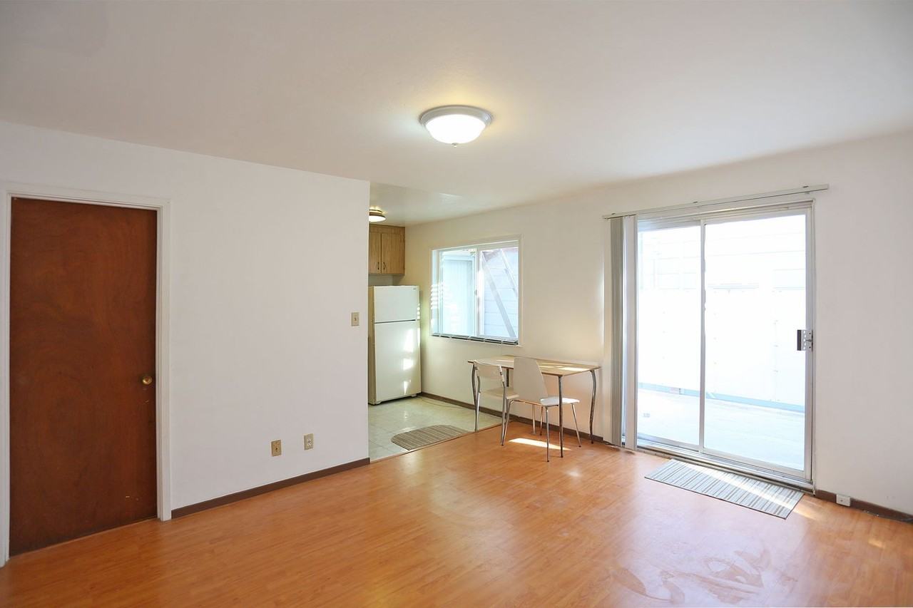 226 10th Ave - Photo 7 of 11