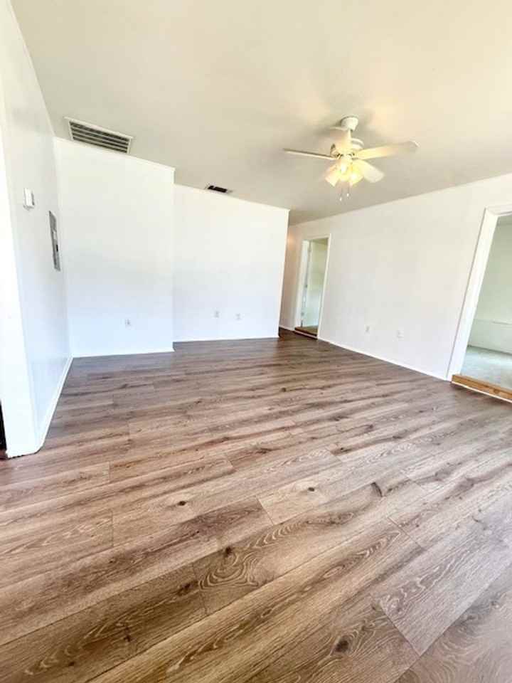 2215 Vine St - Photo 6 of 34