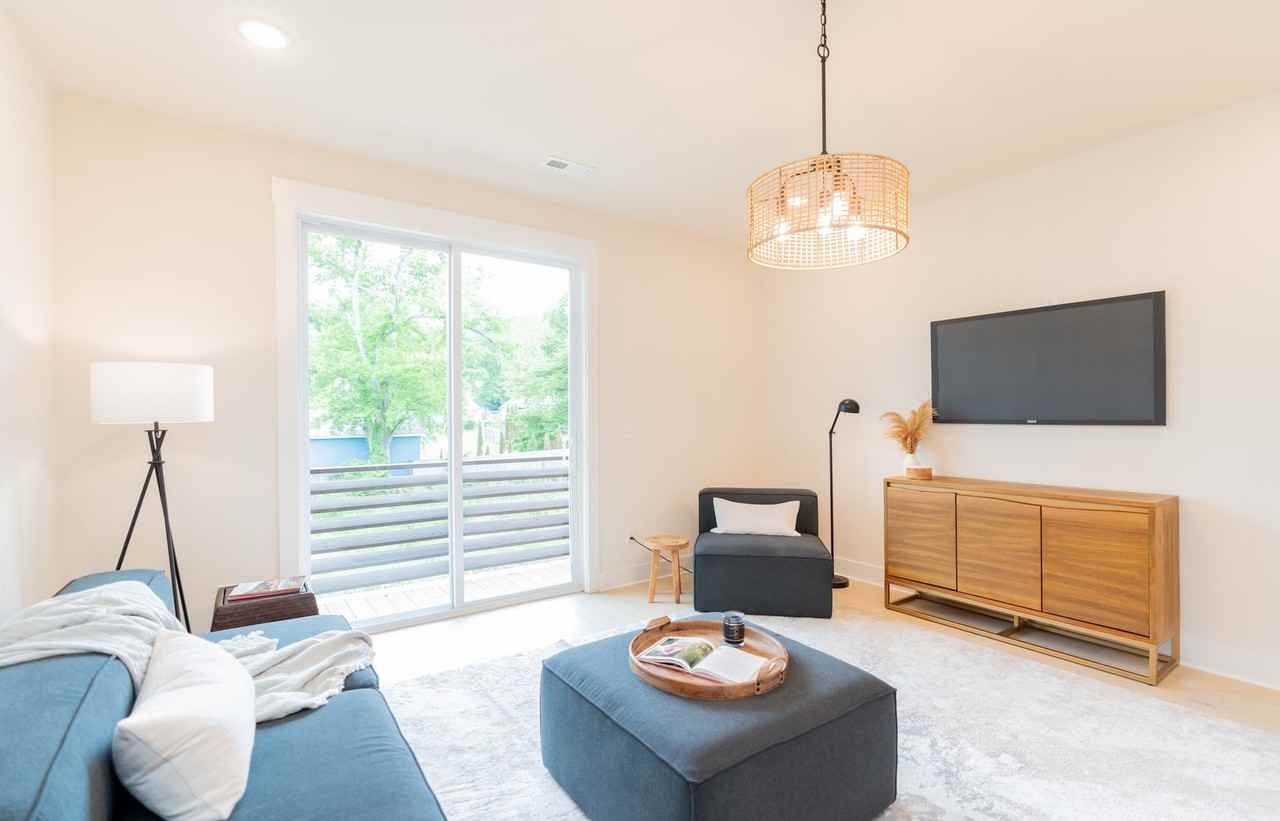 737 N Market St - Photo 7 of 25