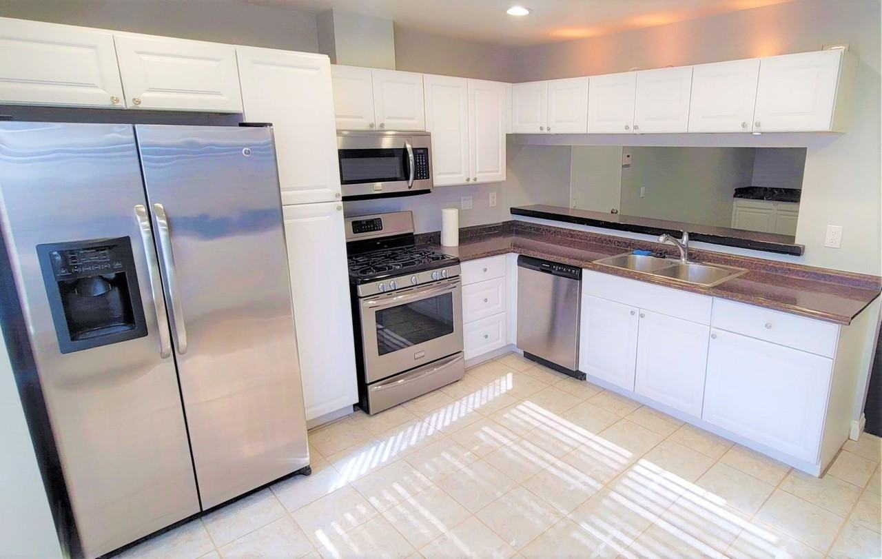 9001 Paddington Dr - Photo 3 of 19