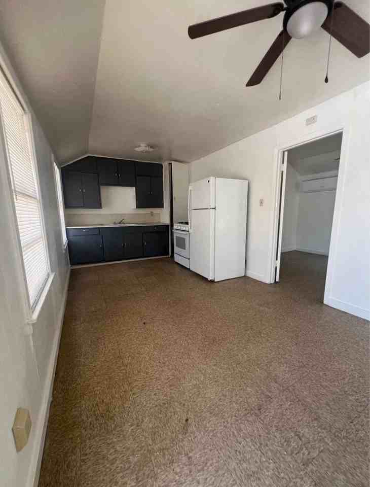 718 W Avenue C - Photo 2 of 10