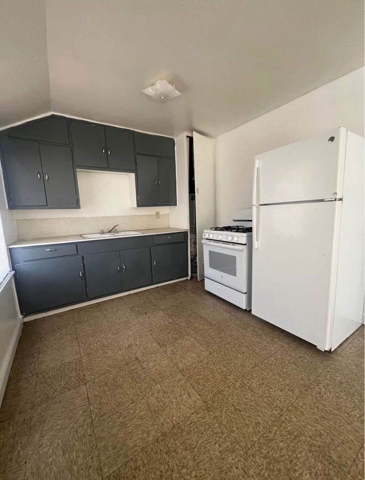 718 W Avenue C - Photo 3 of 10