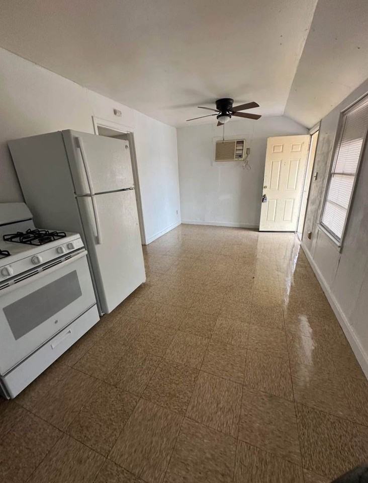 718 W Avenue C - Photo 4 of 10