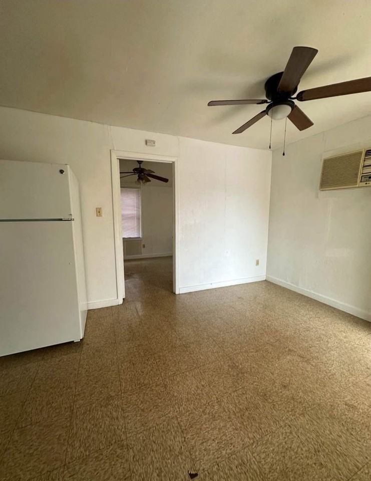 718 W Avenue C - Photo 5 of 10