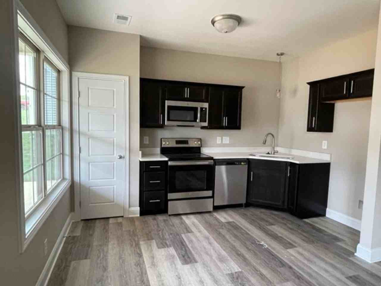 1212 Cardinal Creek Dr - Photo 2 of 12