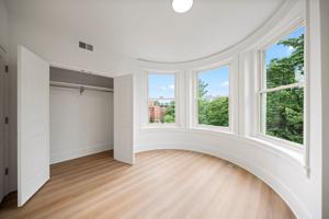 featured image of 411 2nd St Se