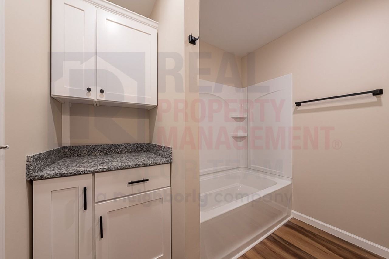 5066 Newton Falls Rd - Photo 4 of 22
