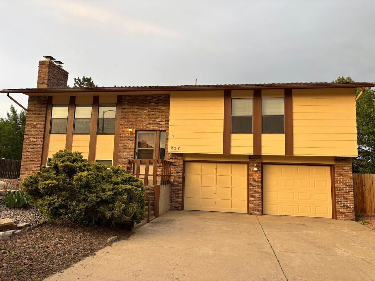 257 Dolomite Dr - Photo 2 of 26