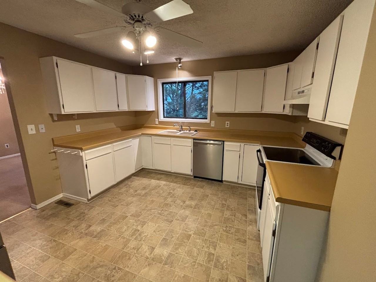 257 Dolomite Dr - Photo 7 of 26