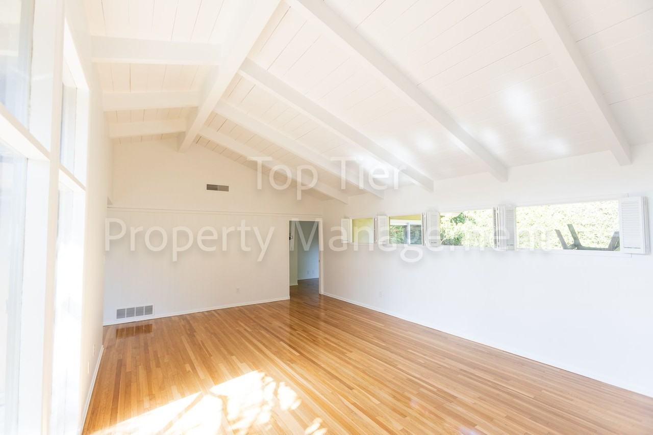 8961 Nottingham Pl - Photo 6 of 48