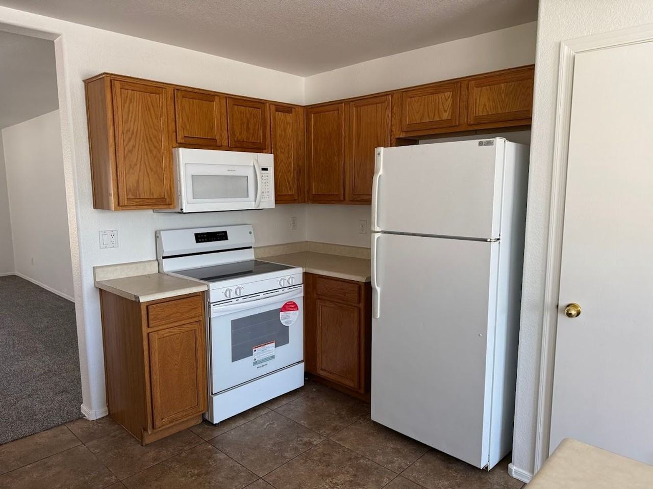 8144 W Watkins St - Photo 6 of 21