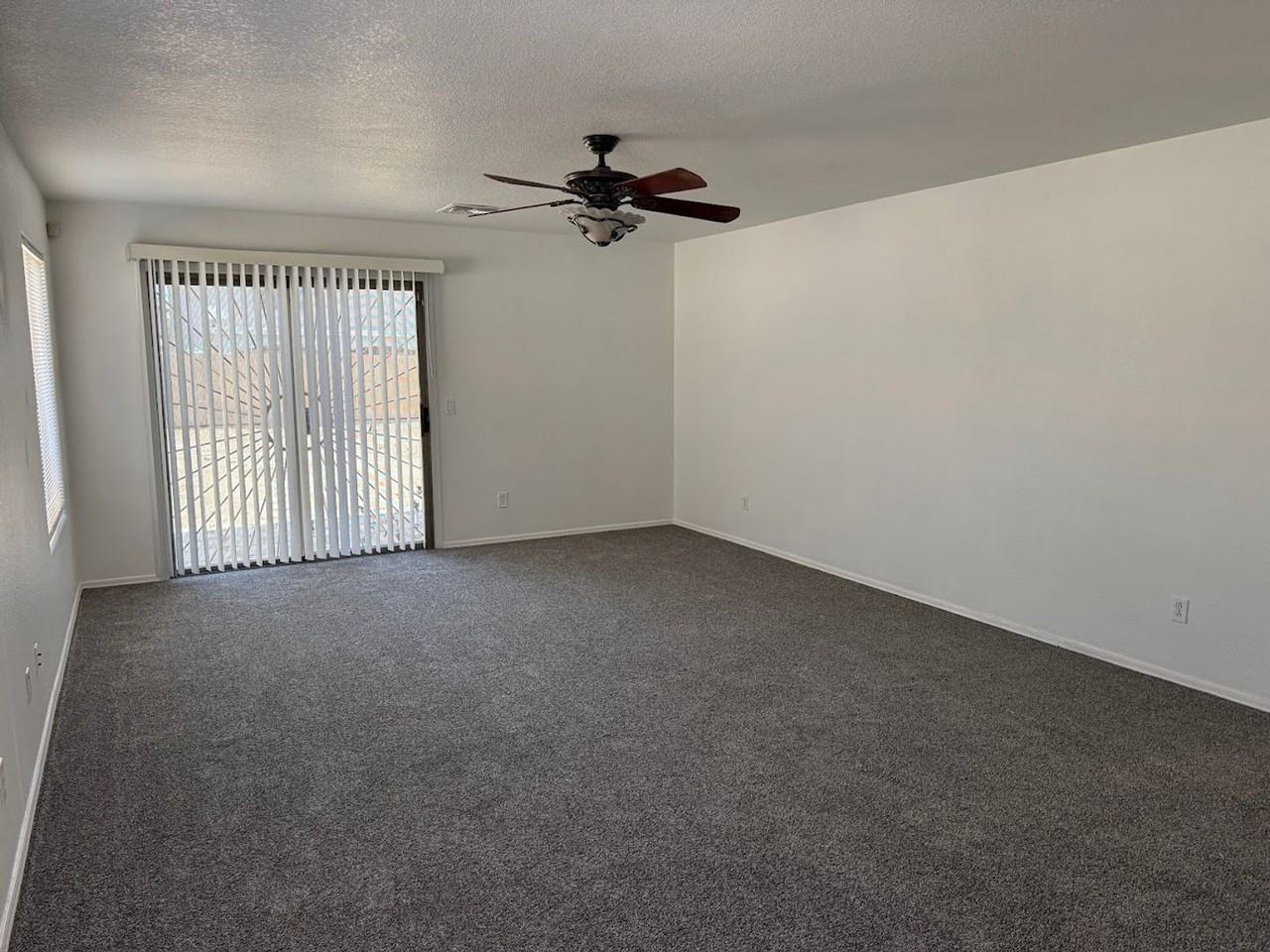 8144 W Watkins St - Photo 7 of 21