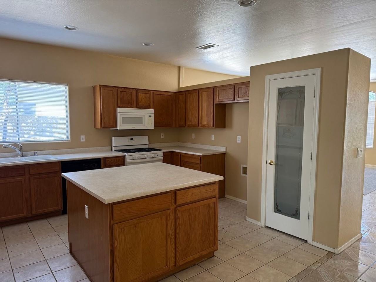 8337 W Cocopah St - Photo 5 of 24