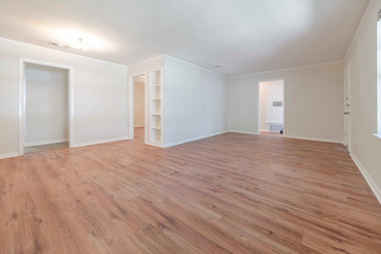 1904 Ridgemont Dr - Photo 3 of 14