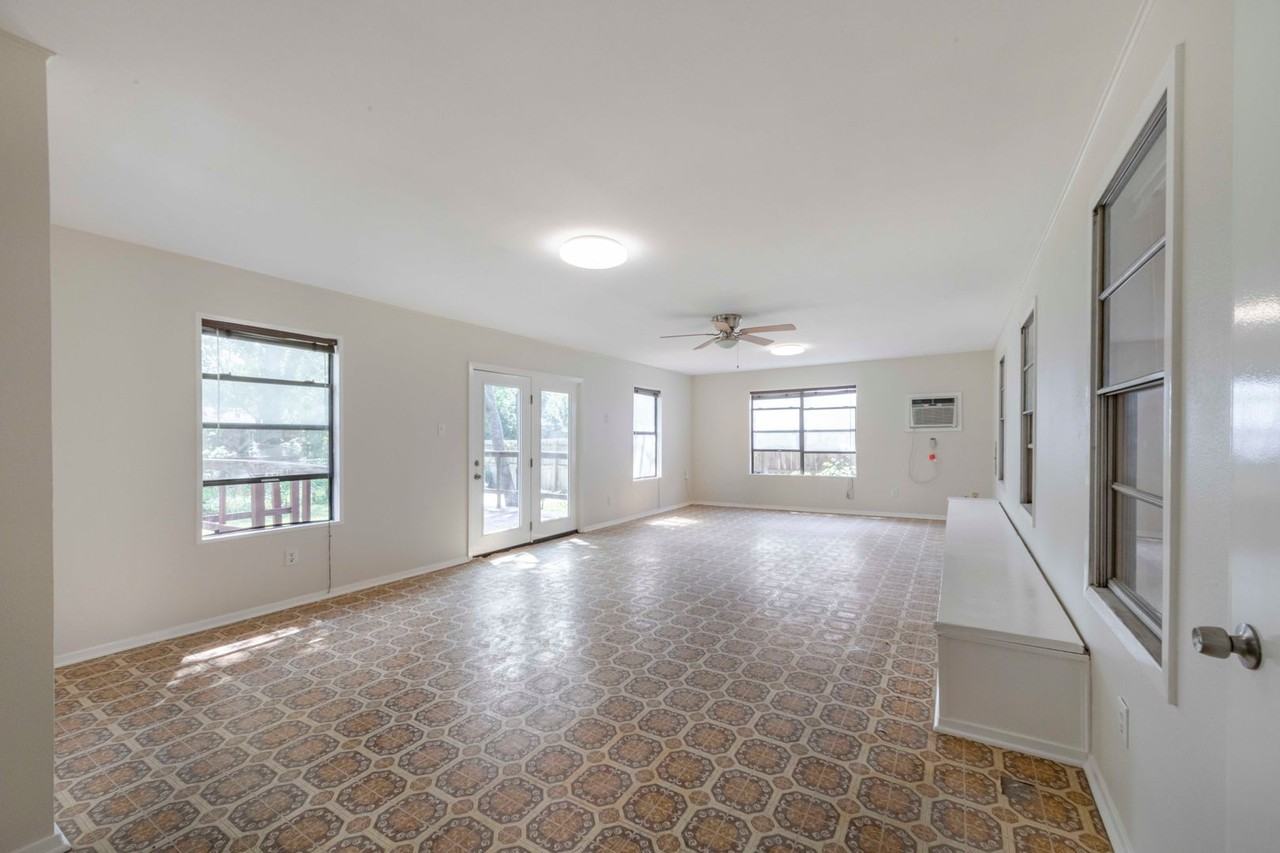 1904 Ridgemont Dr - Photo 6 of 14