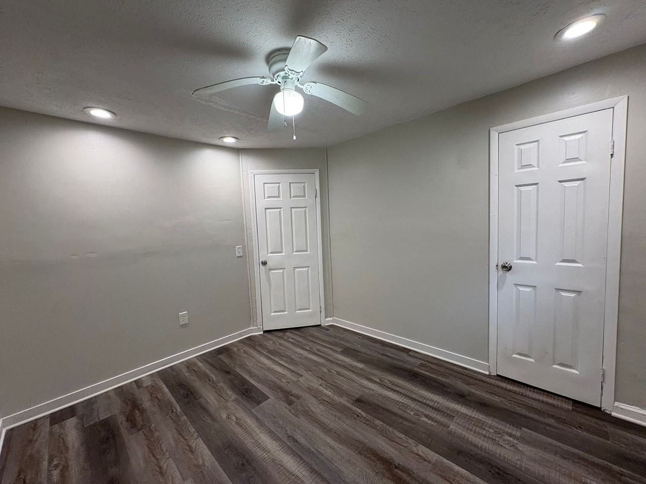 649 Maplewood Ave - Photo 4 of 11