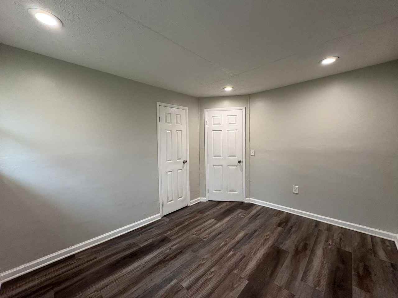 649 Maplewood Ave - Photo 5 of 11