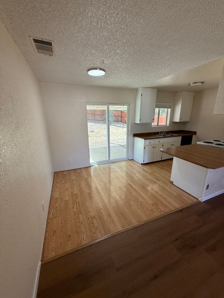 1139 Jaxon Way - Photo 5 of 15