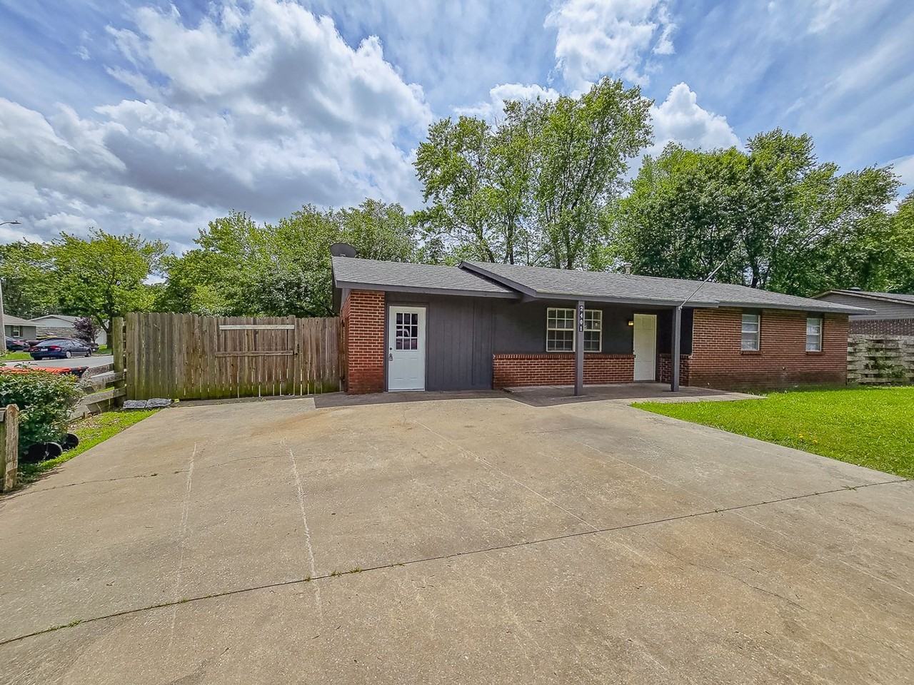 2401 N Jill Cir - Photo 3 of 18