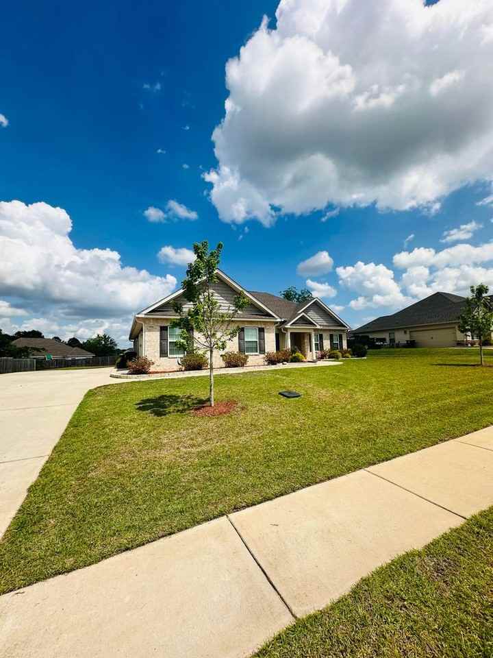 104 Chatham Ct - Photo 2 of 19