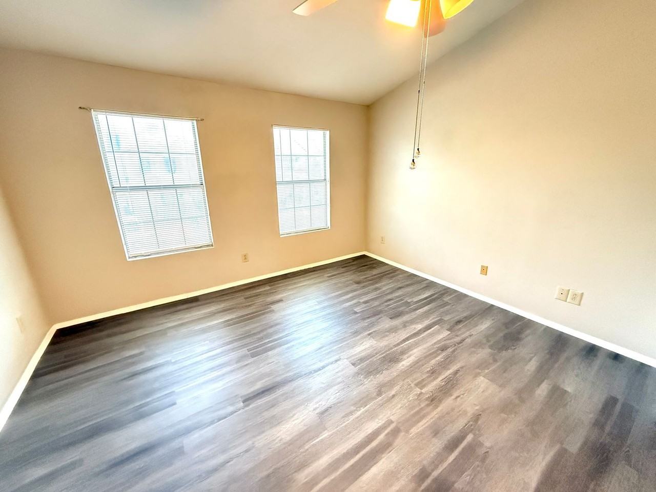 629 Carriagehouse Ln - Photo 2 of 11