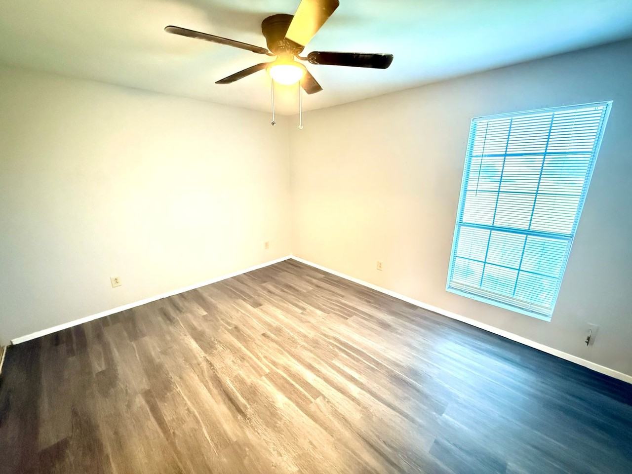 629 Carriagehouse Ln - Photo 4 of 11