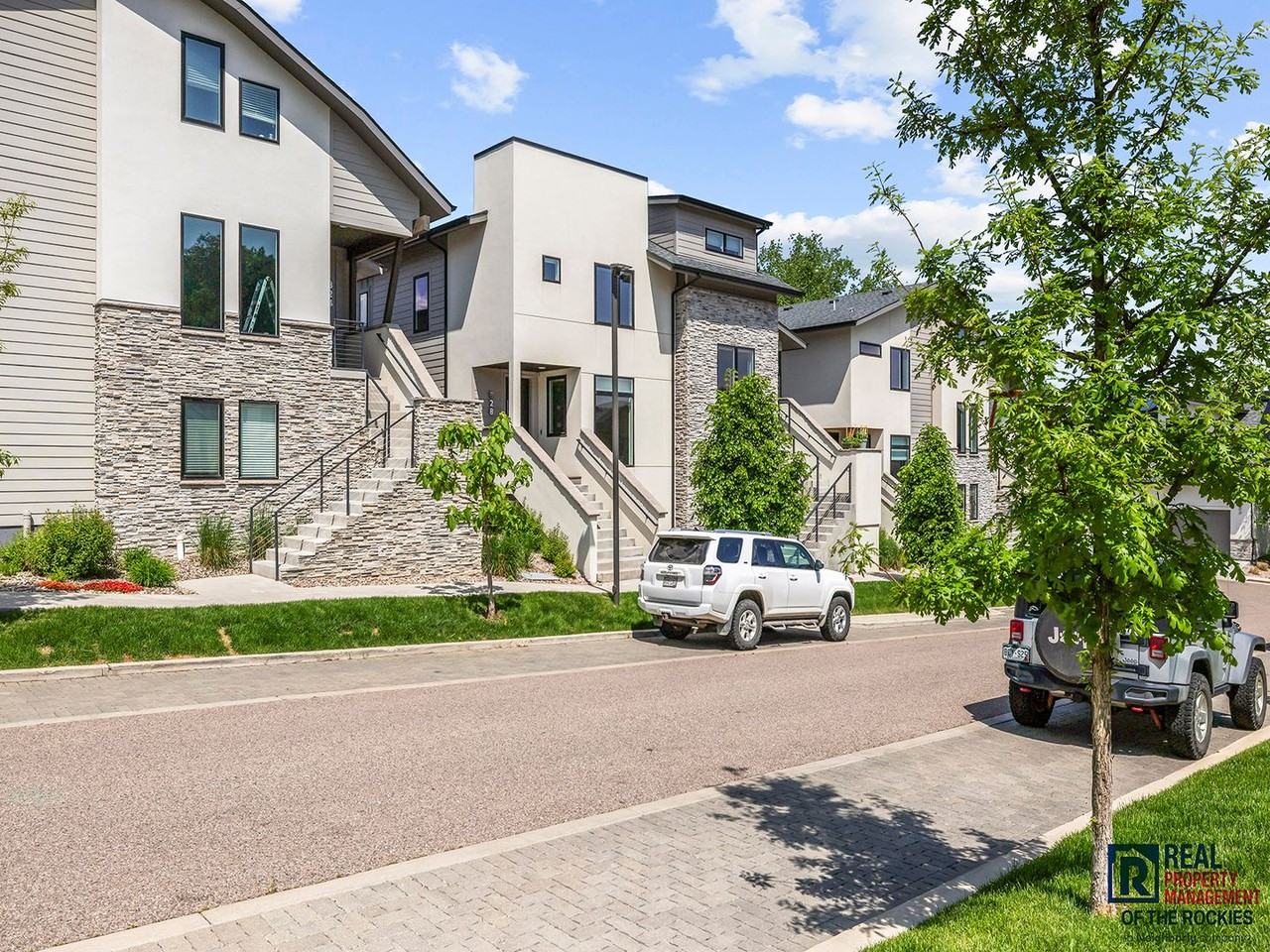 828 Cherokee Dr - Photo 2 of 19