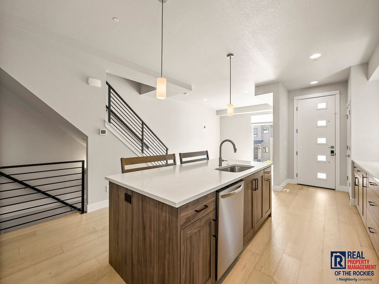 828 Cherokee Dr - Photo 3 of 19