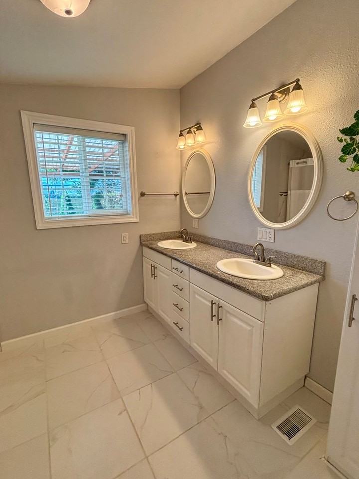 2212 Lara Ln - Photo 7 of 30