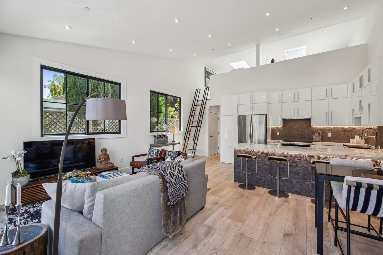 160 Tasso St - Photo 3 of 11