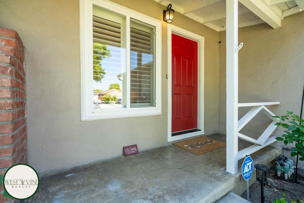 534 N Baywood Ave - Photo 3 of 18