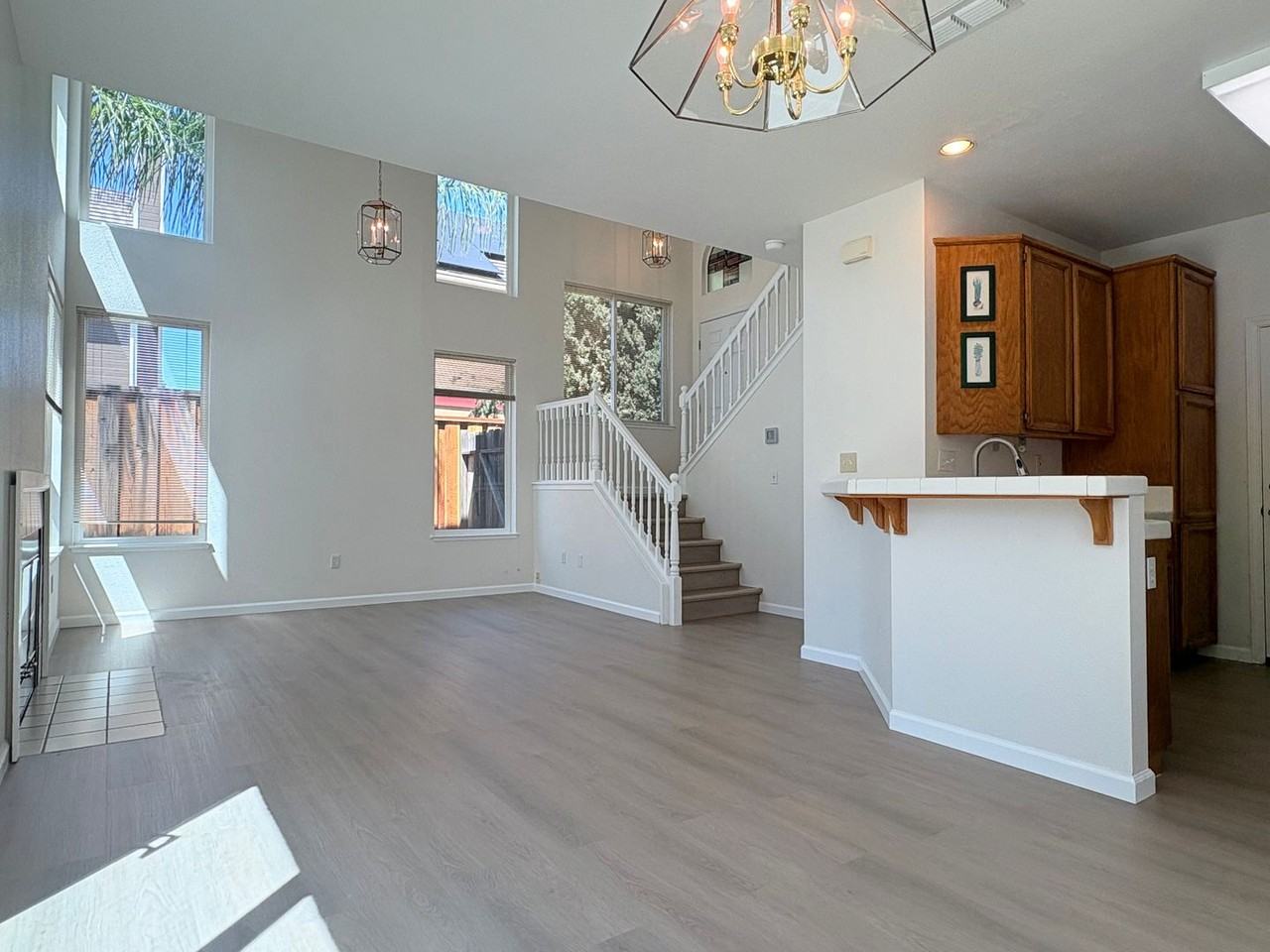 1088 Glenwillow Dr - Photo 2 of 18