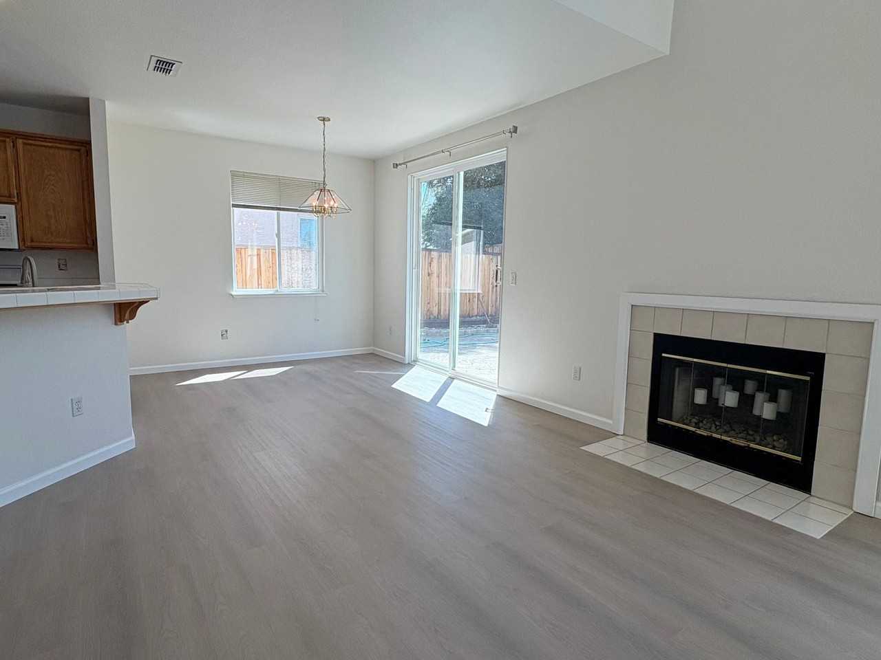 1088 Glenwillow Dr - Photo 3 of 18