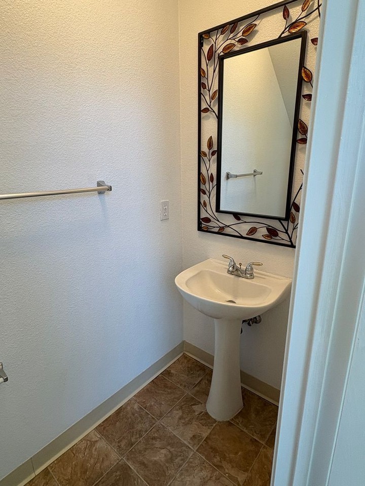 1088 Glenwillow Dr - Photo 6 of 18