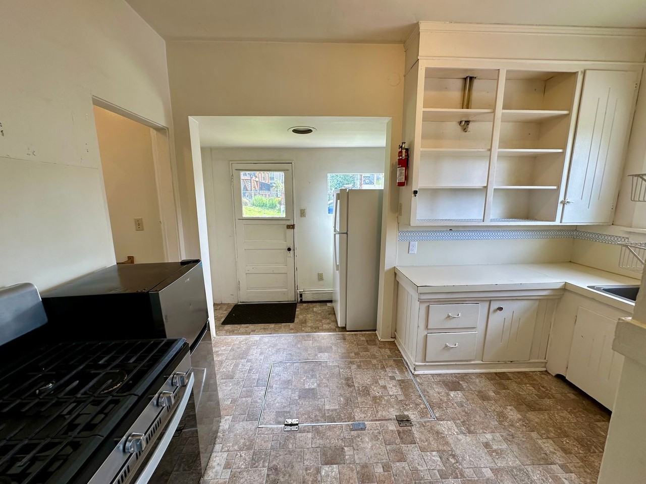 310 Pine St - Photo 4 of 22