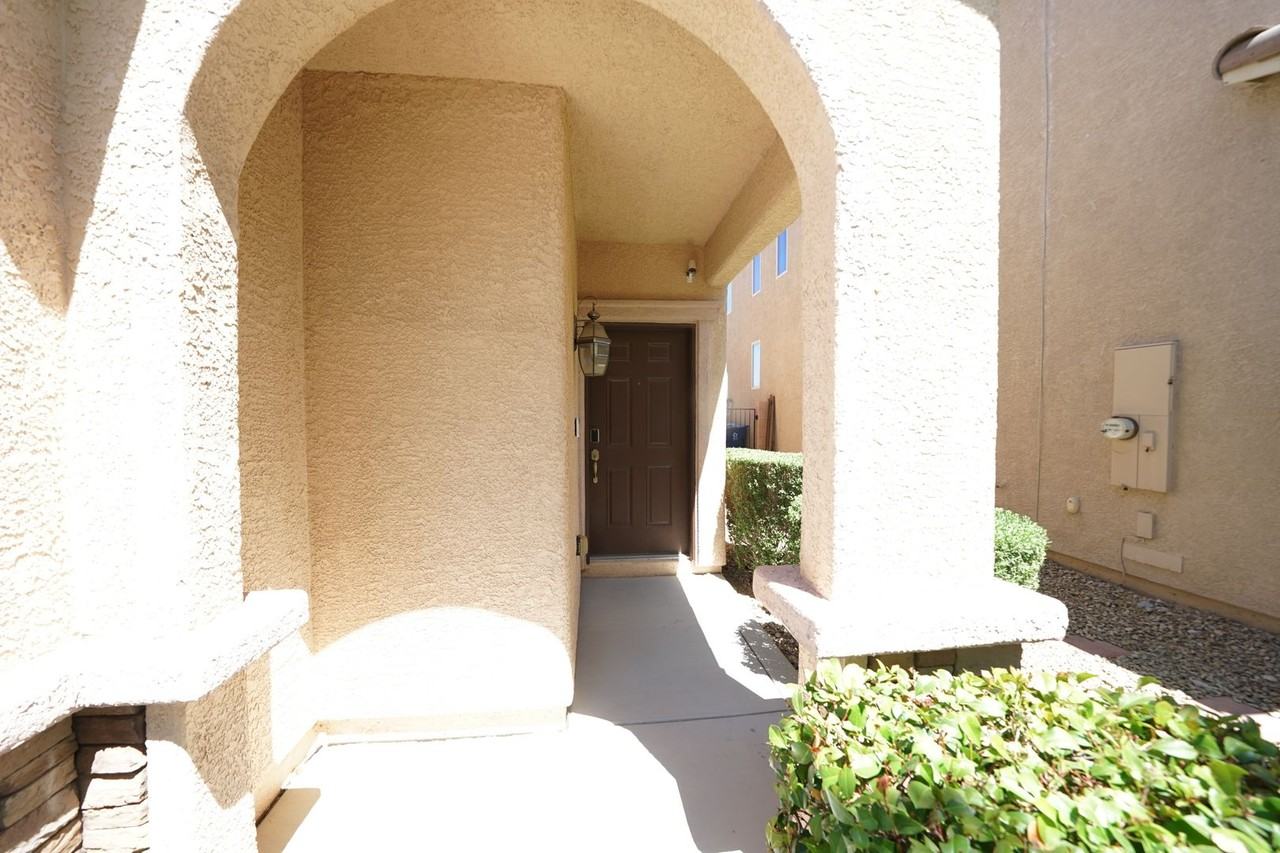 880 Cool Aquamarine St - Photo 2 of 34