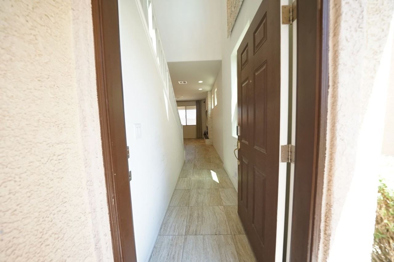 880 Cool Aquamarine St - Photo 3 of 34